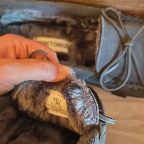 NEW Minnetonka Men's Plush Charcoal Slip-on Loafers - Picture 5 of 6